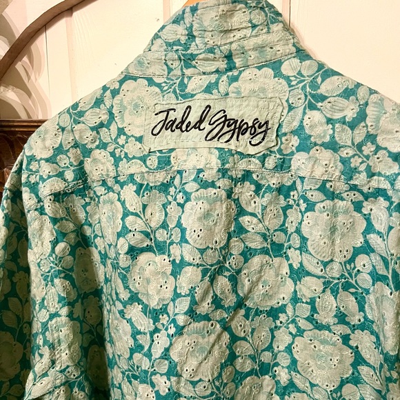 New! Jaded Gypsy “Wild Heart” Indian Block Print Eyelet Mis Match Buttons Blouse - Picture 4 of 6